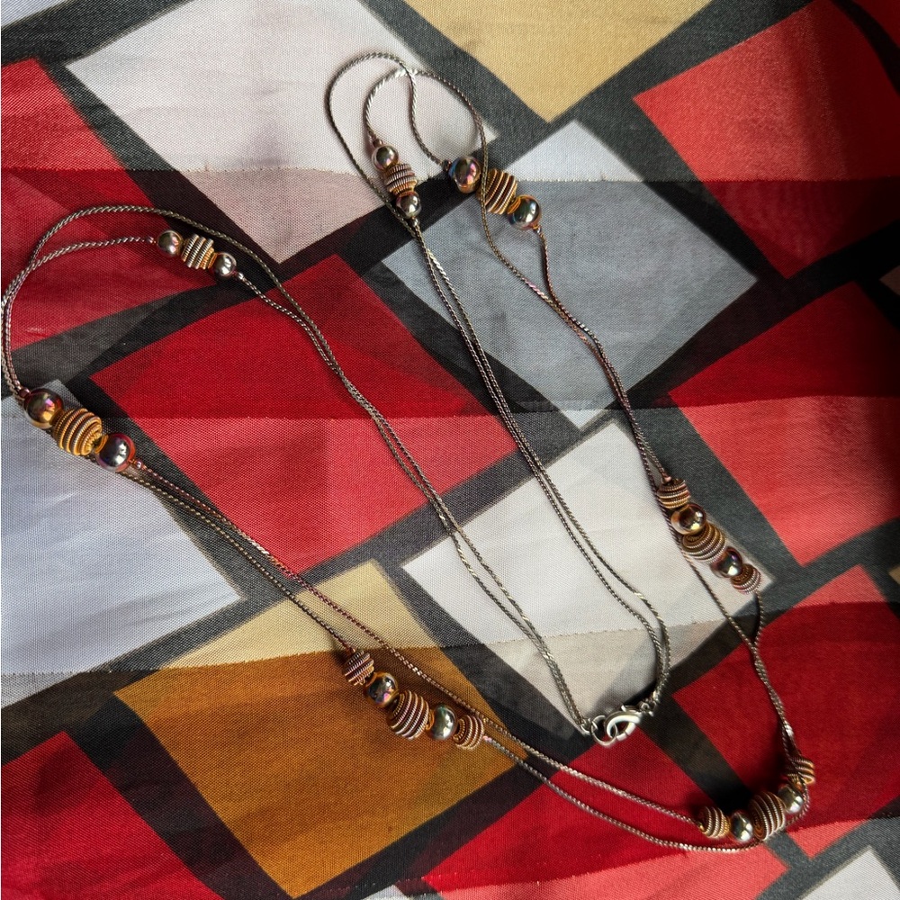 A fun 3 tone vintage necklace. Pairs with many colors.